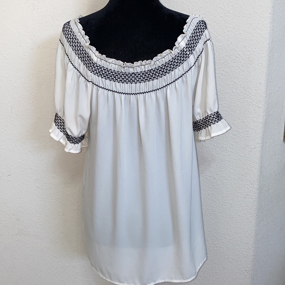 White & Black Flowy Designed Blouse - Picture 3 of 3